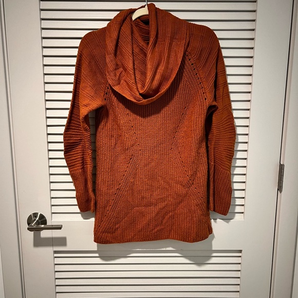 Multi-textured rust sweater with chunky turtleneck - Picture 5 of 5